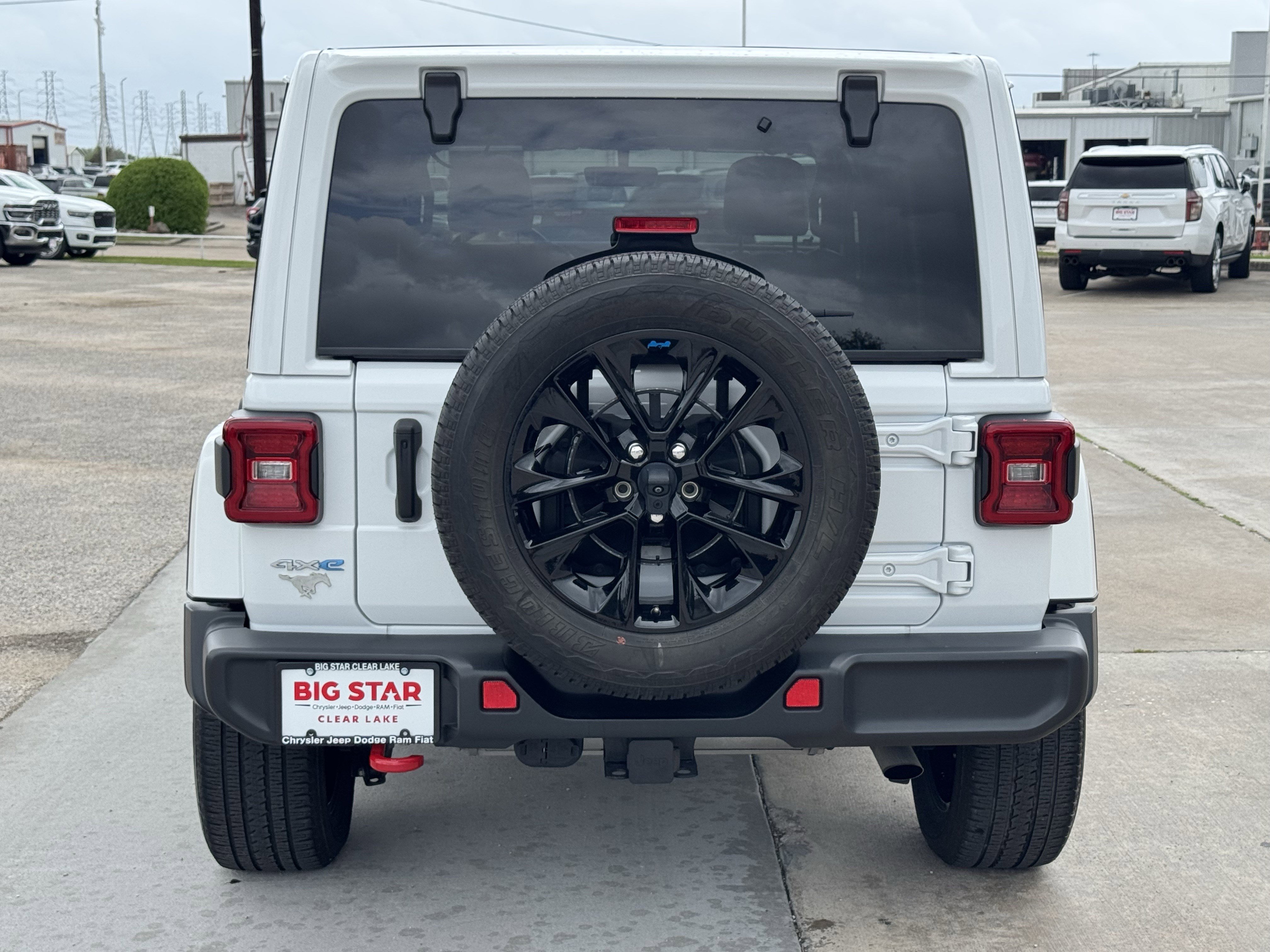 Used 2023 Jeep Wrangler Sahara w/ Cold Weather Group image 9