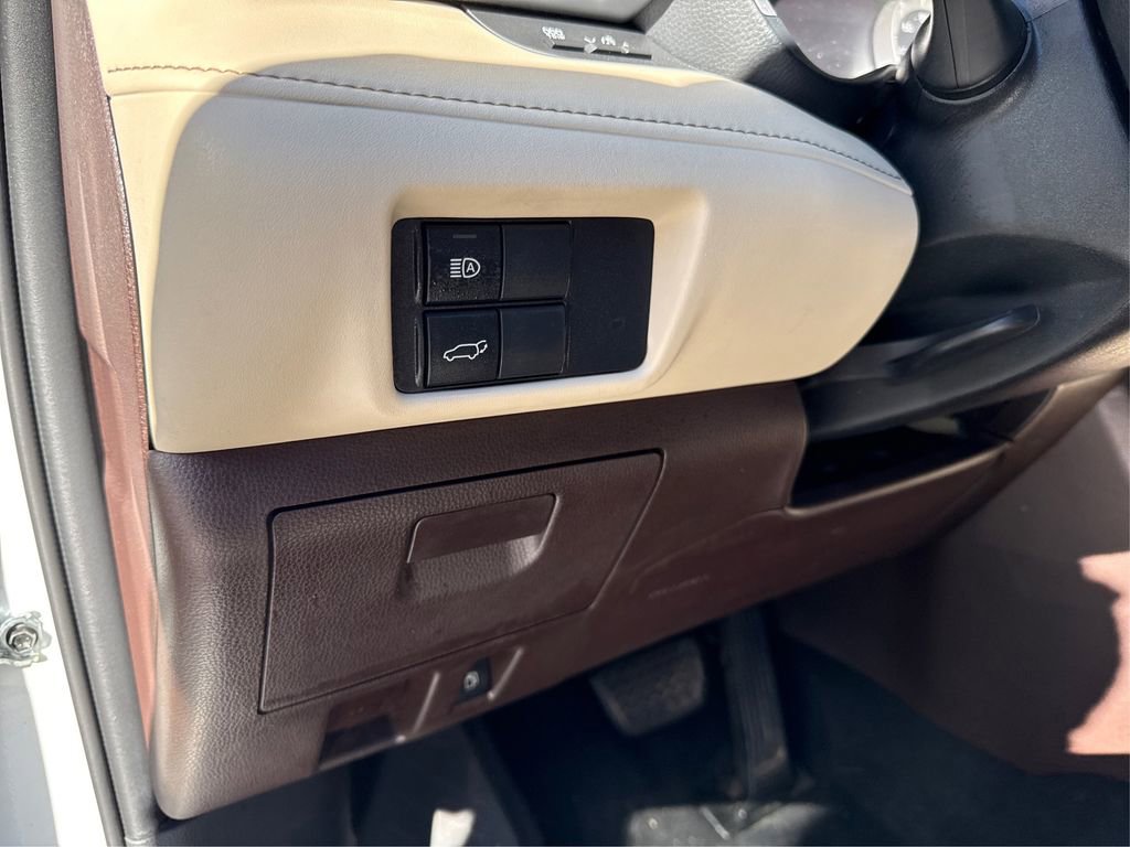 Used 2022 Toyota Highlander XLE image 40