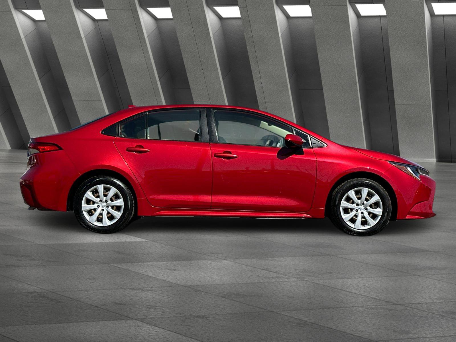 Used 2020 Toyota Corolla LE FWD image 3
