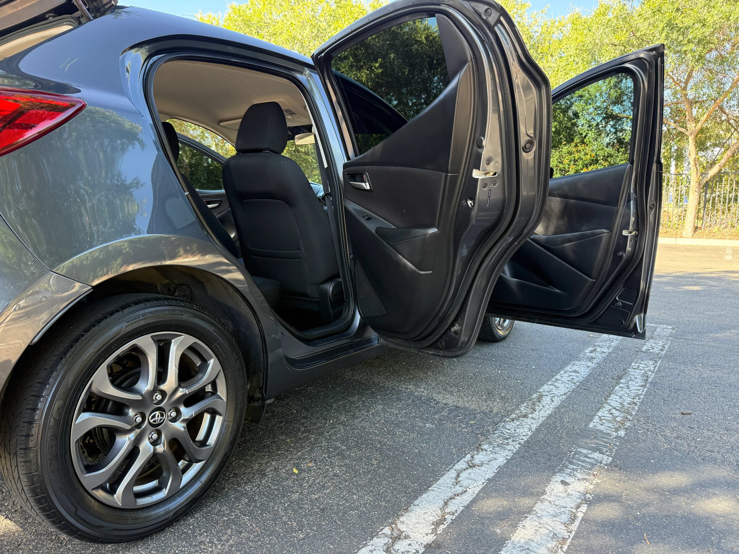 Used 2020 Toyota Yaris LE FWD image 31