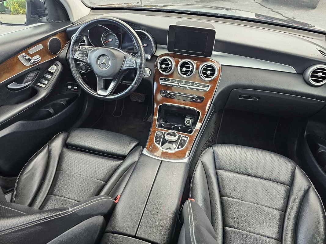 Used 2019 Mercedes-Benz GLC 350e 4MATIC image 23