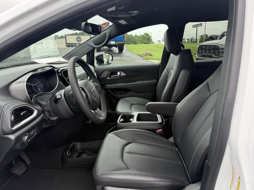 New 2026 Chrysler Pacifica Select image 15