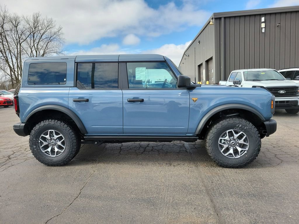 New 2025 Ford Bronco Badlands image 3
