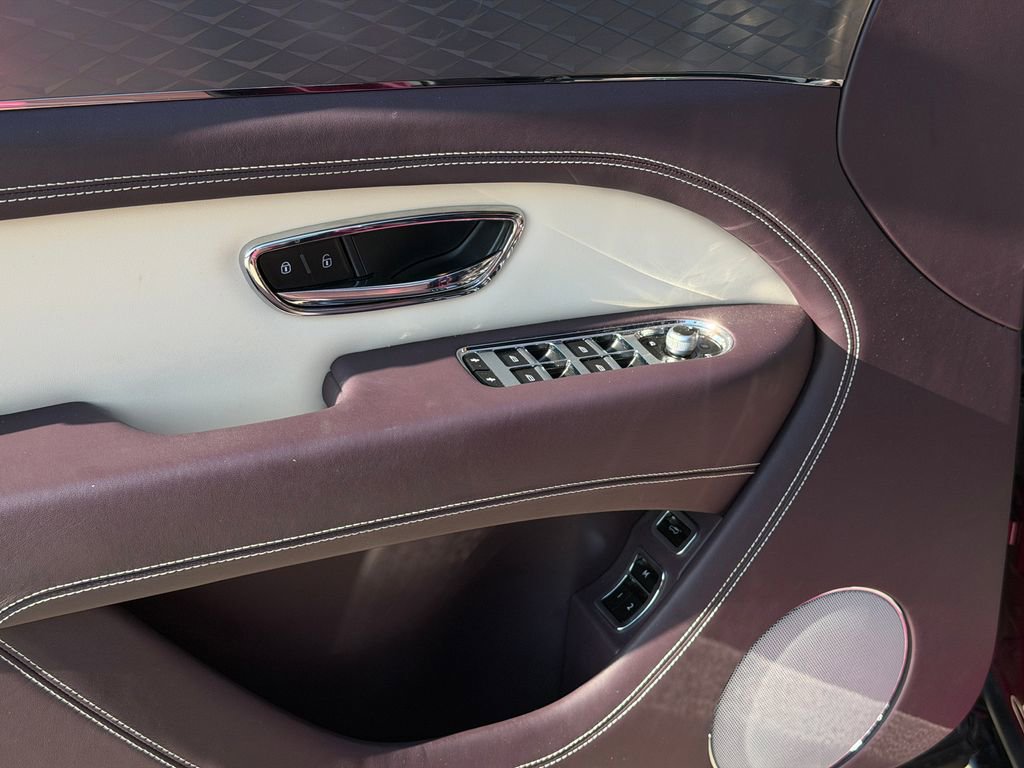 Used 2023 Bentley Bentayga image 14