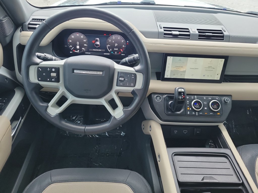 Certified 2024 Land Rover Defender 110 X-Dynamic SE AWD/4WD image 17