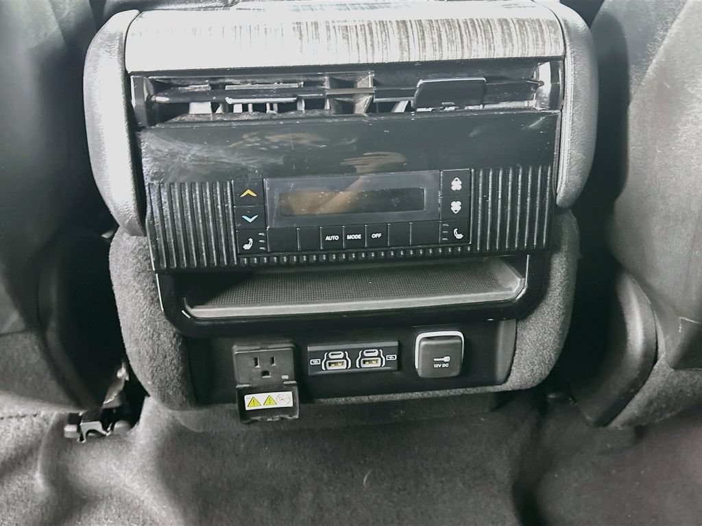Used 2024 Jeep Wagoneer L Series II w/ Flexible Seating Group RWD image 21