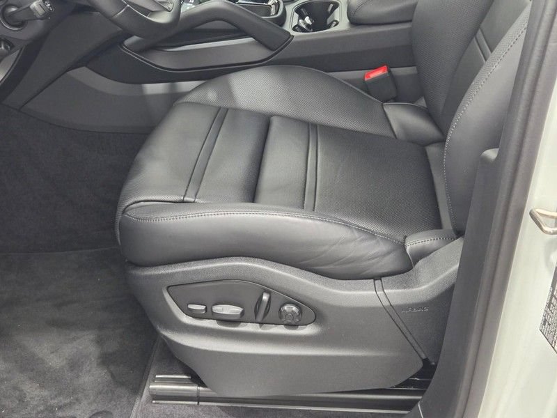 Certified 2026 Porsche Cayenne Coupe AWD/4WD image 25