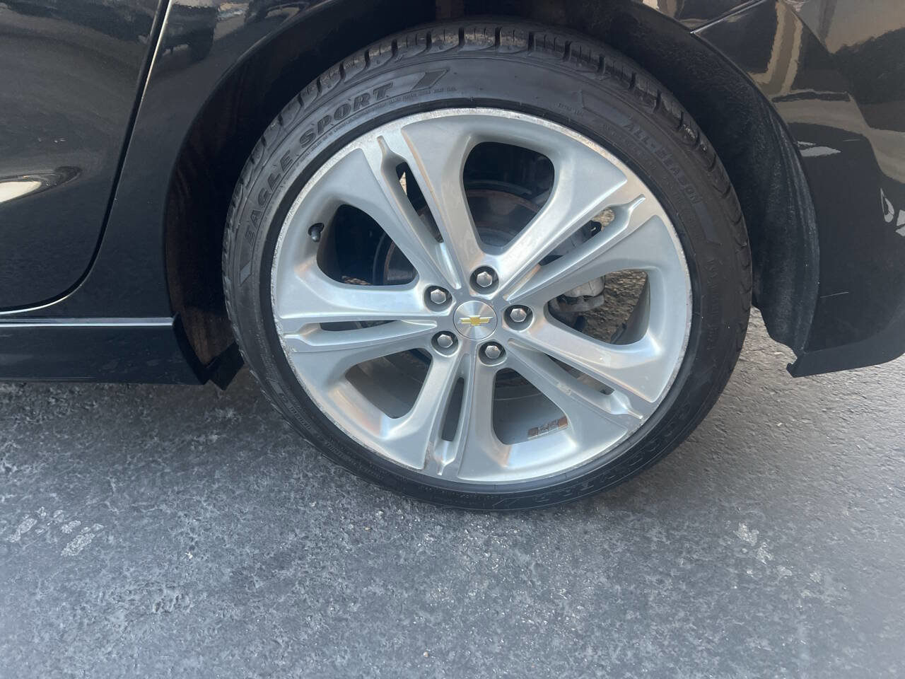 Used 2017 Chevrolet Cruze Premier w/ RS Package image 21