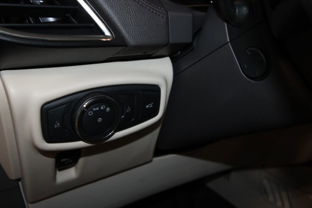 Used 2016 Lincoln MKX Reserve w/ Driver Assistance Package image 11