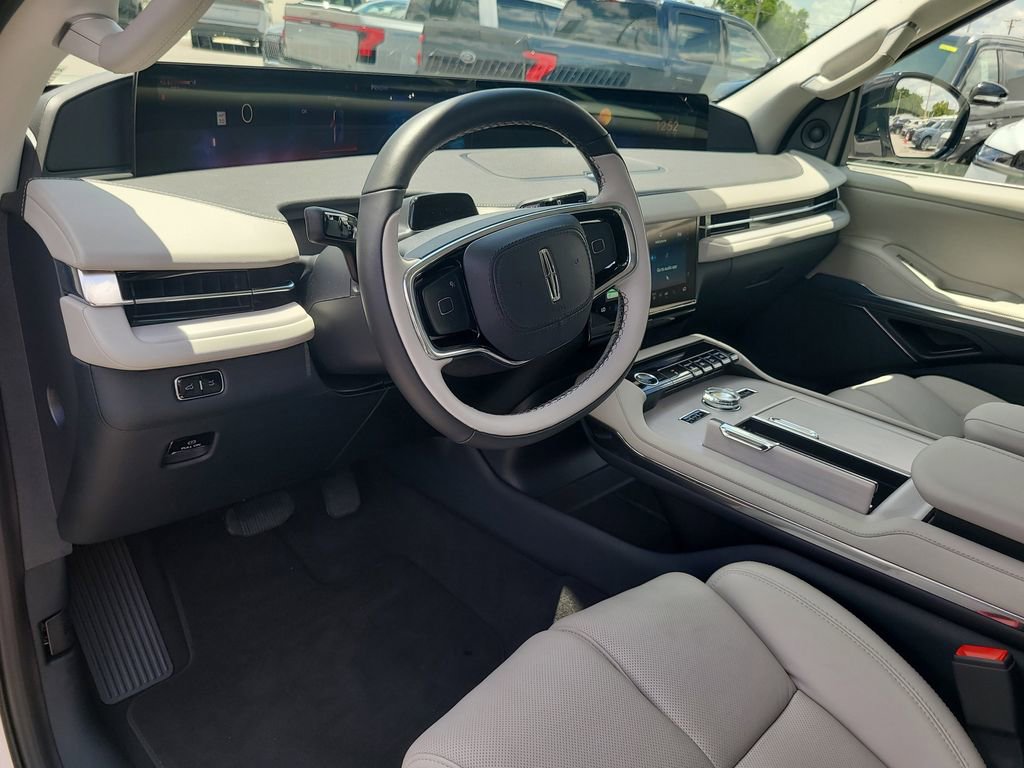 Used 2026 Lincoln Navigator Premiere AWD/4WD image 19