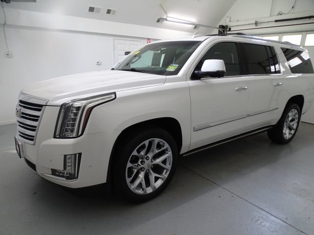 Used 2017 Cadillac Escalade ESV Platinum AWD/4WD image 19