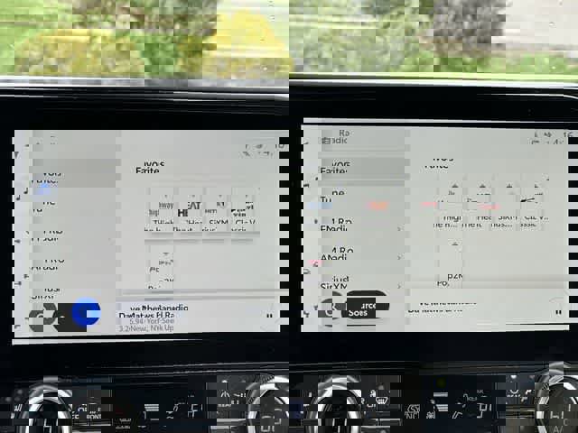 Used 2023 Toyota Highlander XLE image 12