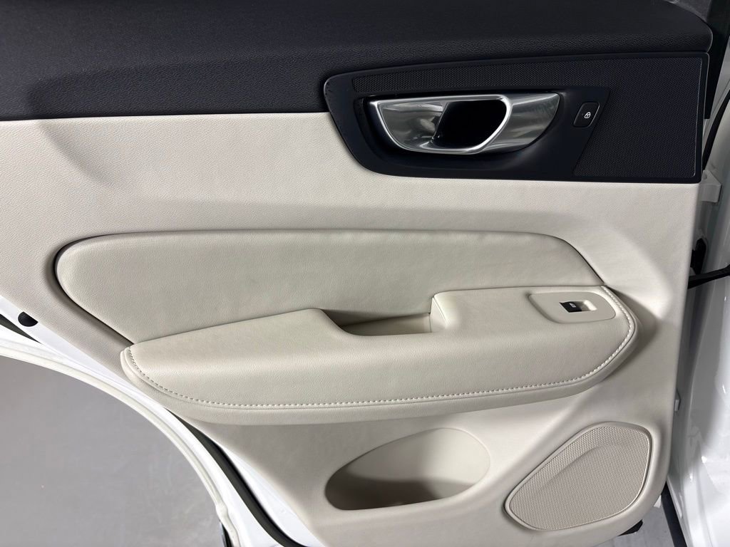 Used 2023 Volvo XC60 B5 Ultimate w/ Protection Package image 33