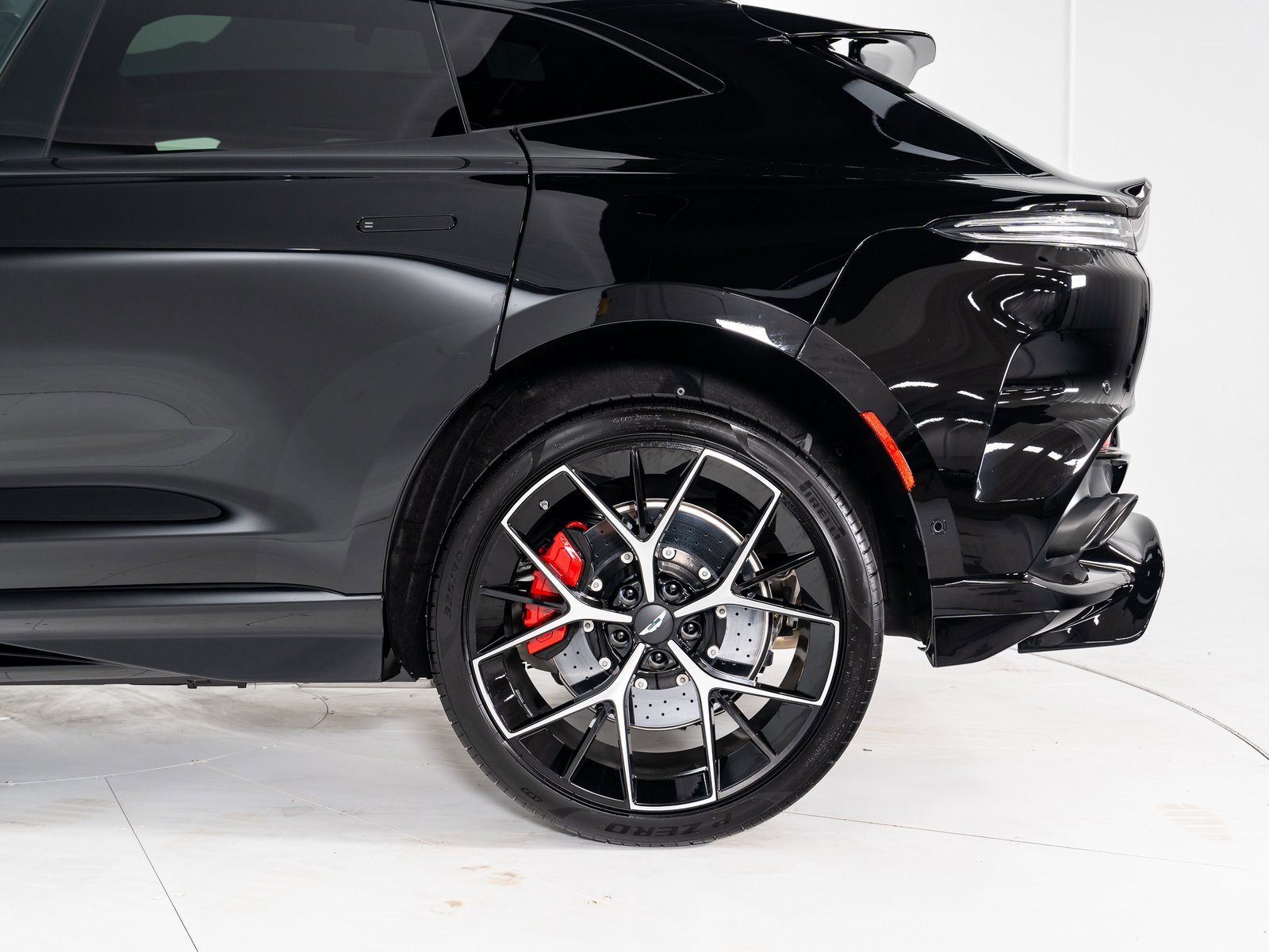 Used 2025 Aston Martin DBX 707 image 41