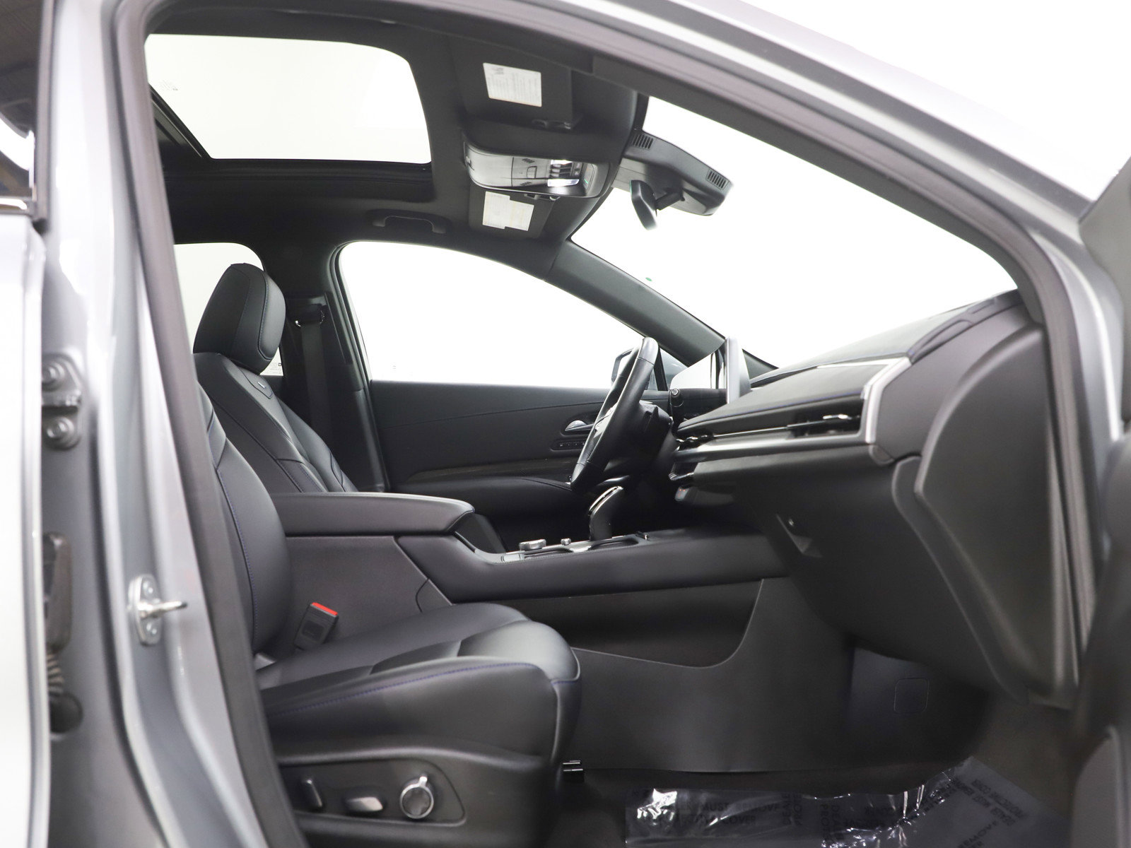 Used 2025 Cadillac XT4 Sport AWD/4WD image 11