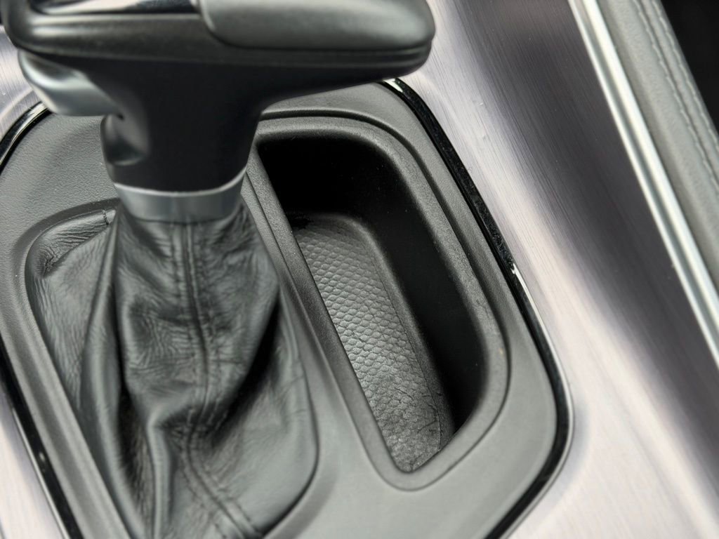 Used 2016 Dodge Challenger SXT image 15