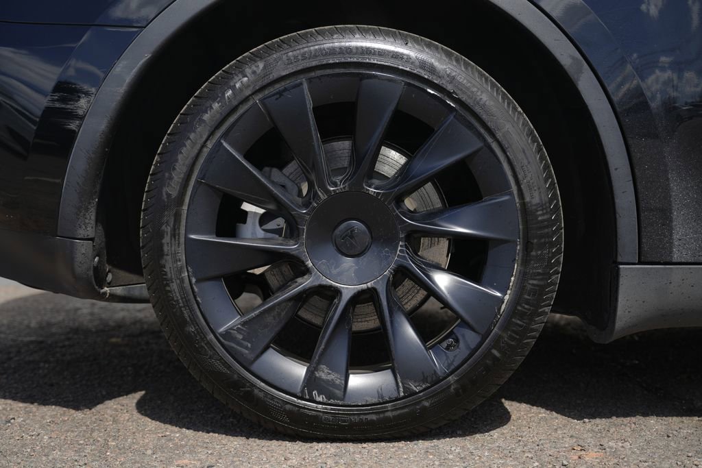 Used 2023 Tesla Model Y Long Range image 9