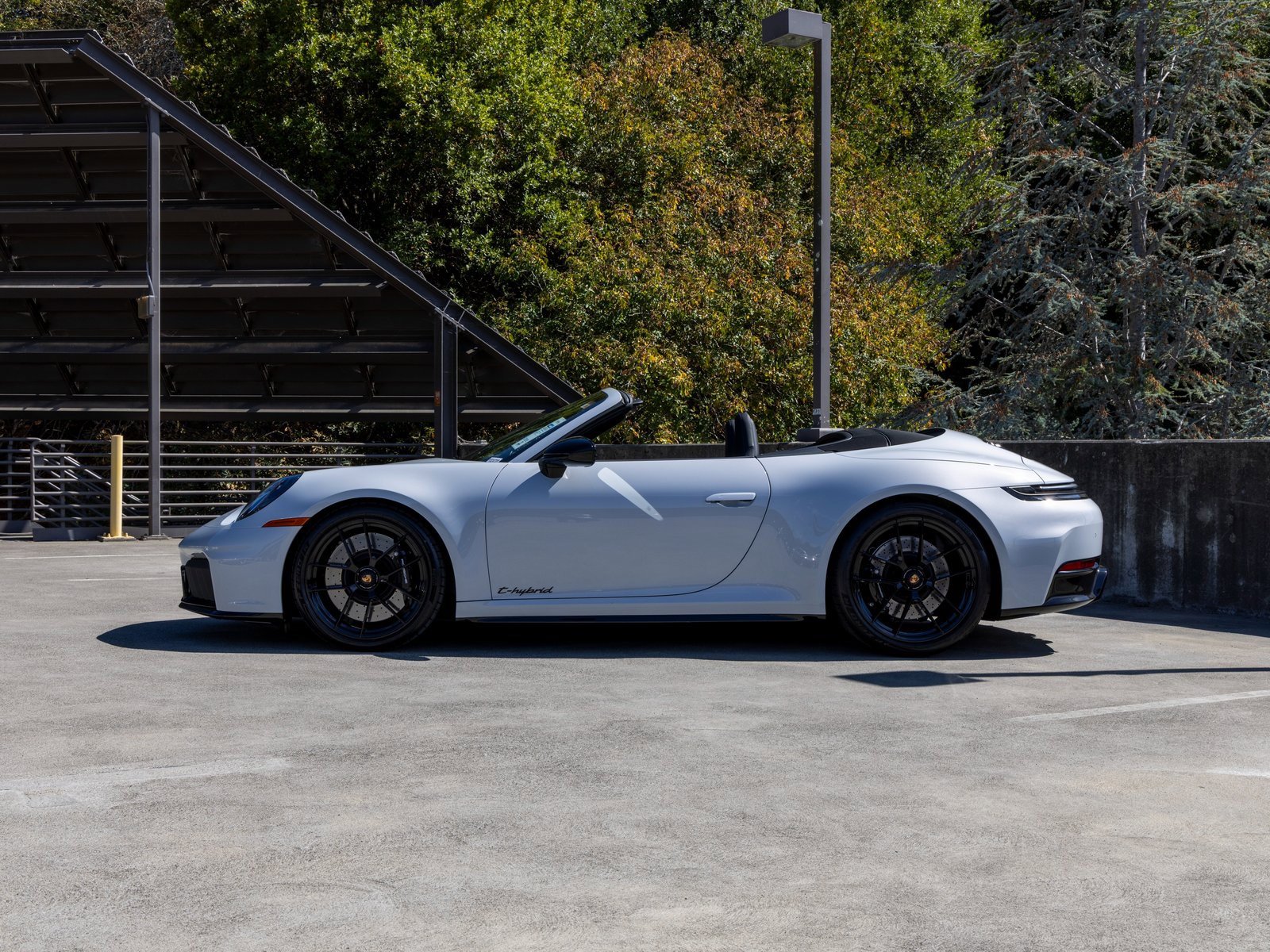 Certified 2025 Porsche 911 Carrera 4 GTS image 3
