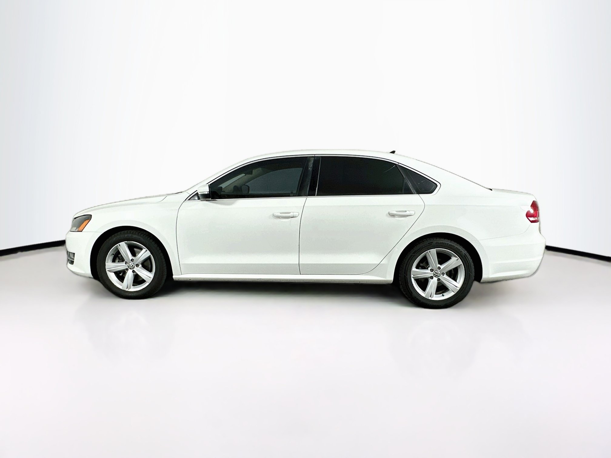 Used 2015 Volkswagen Passat 1.8T Limited Edition FWD image 4