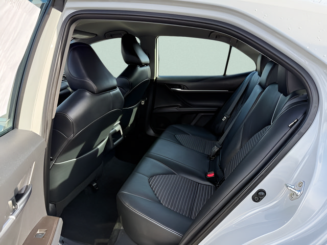 Used 2023 Toyota Camry SE FWD image 4