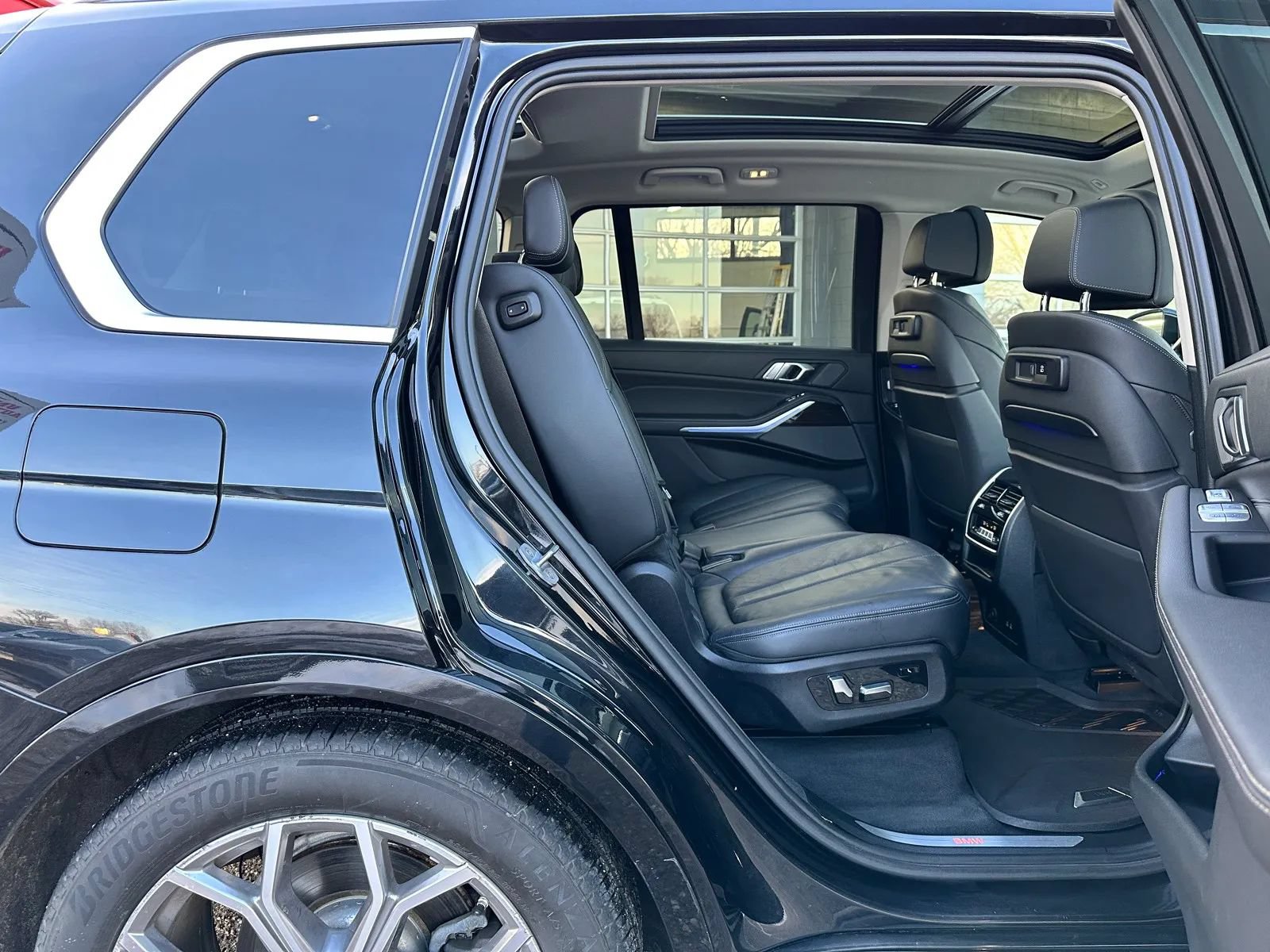 Used 2019 BMW X7 xDrive40i w/ Premium Package AWD/4WD image 23