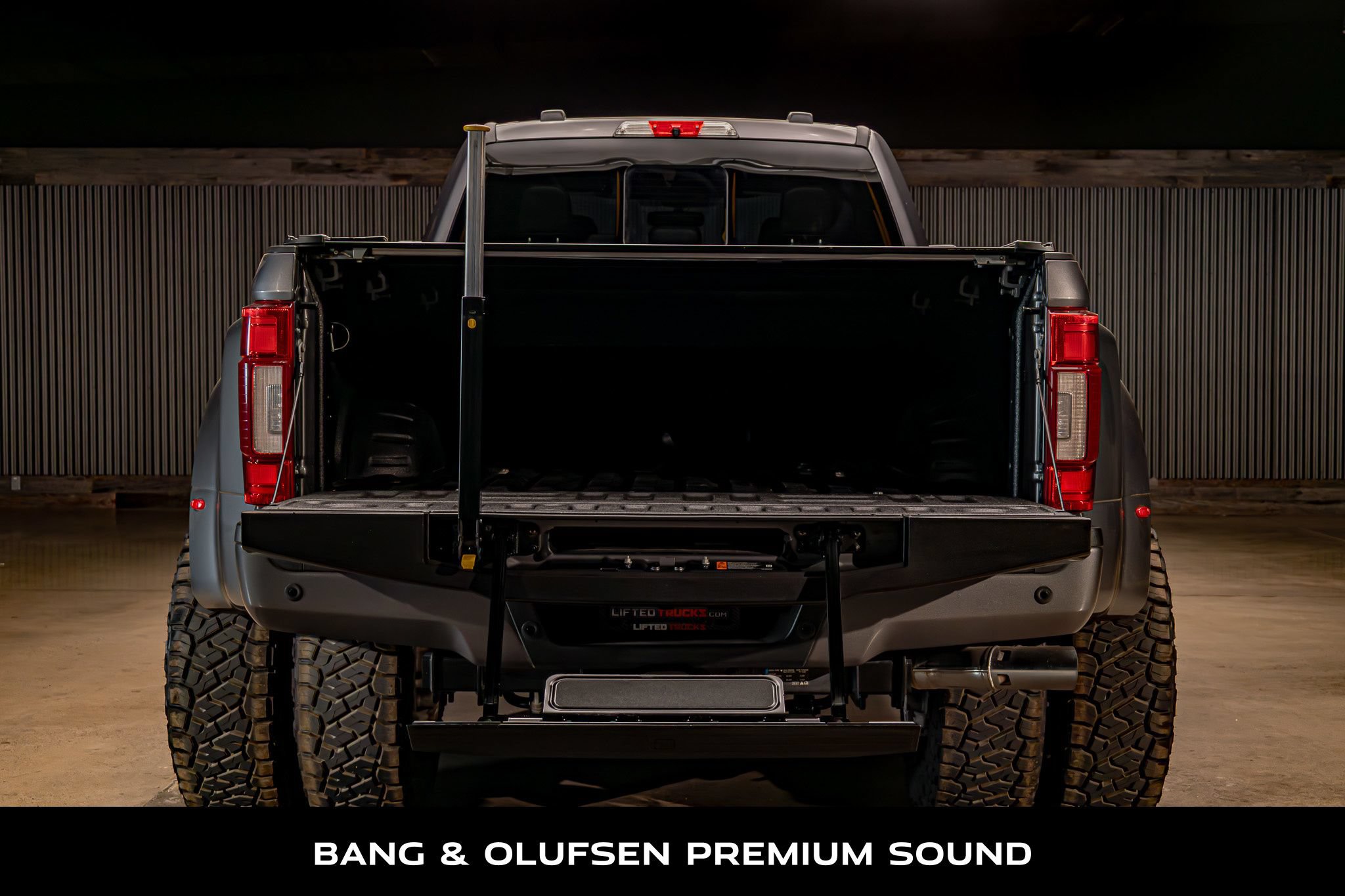 Used 2022 Ford F450 Platinum w/ FX4 Off-Road Package AWD/4WD image 9