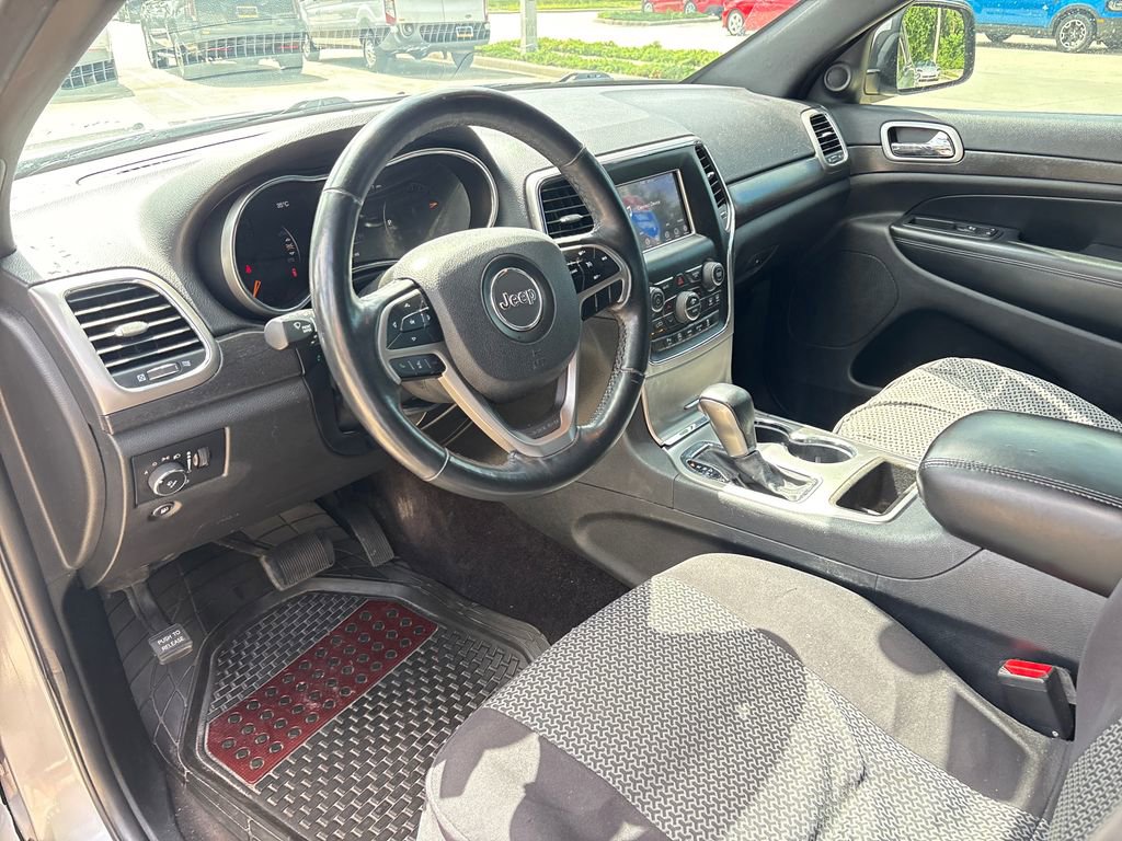 Used 2018 Jeep Grand Cherokee Laredo RWD image 6