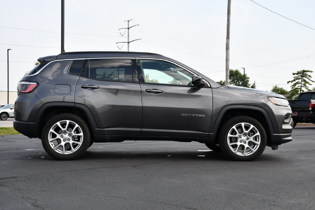 Used 2023 Jeep Compass Latitude AWD/4WD image 8