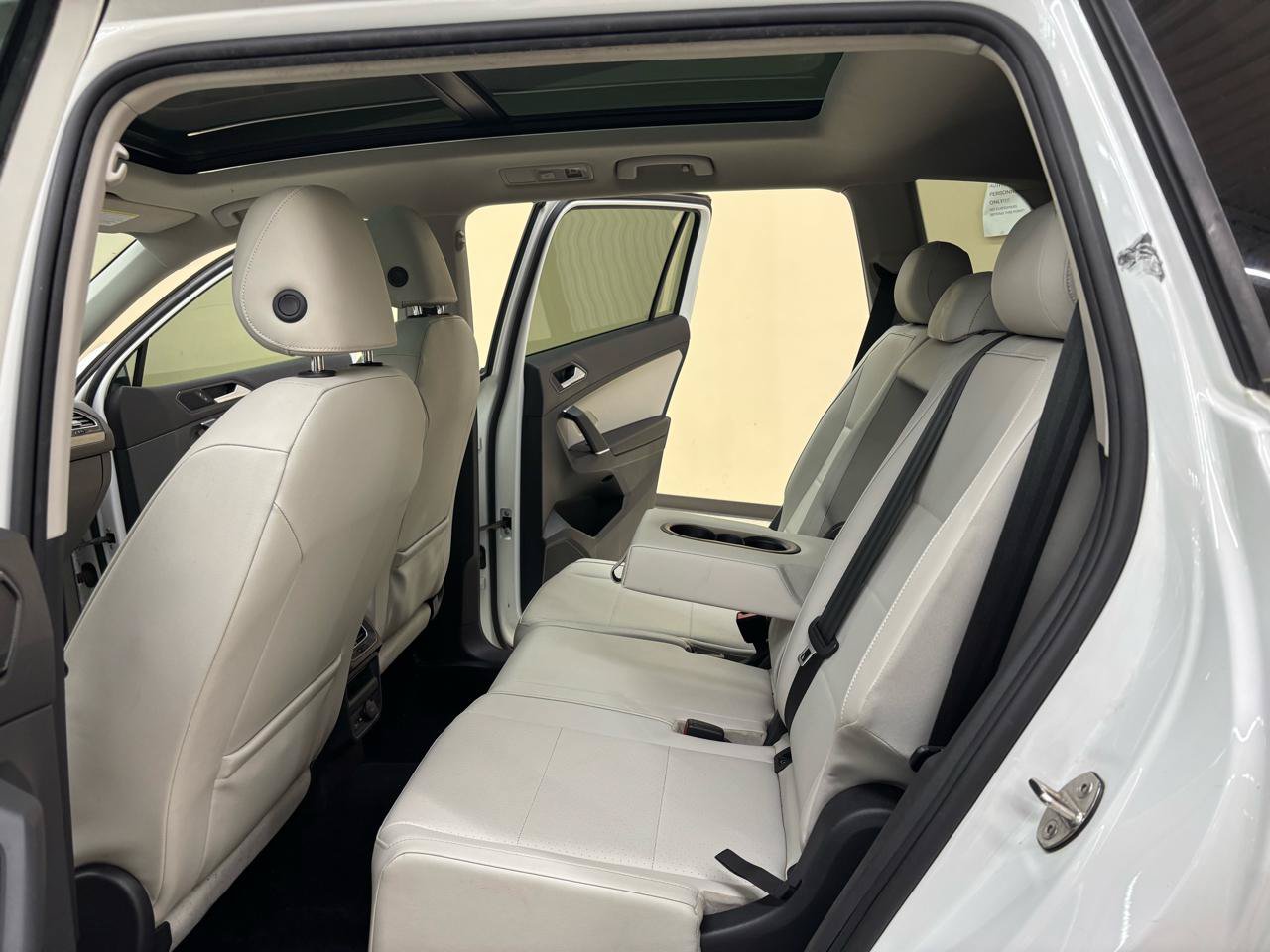 Used 2018 Volkswagen Tiguan SEL FWD image 34