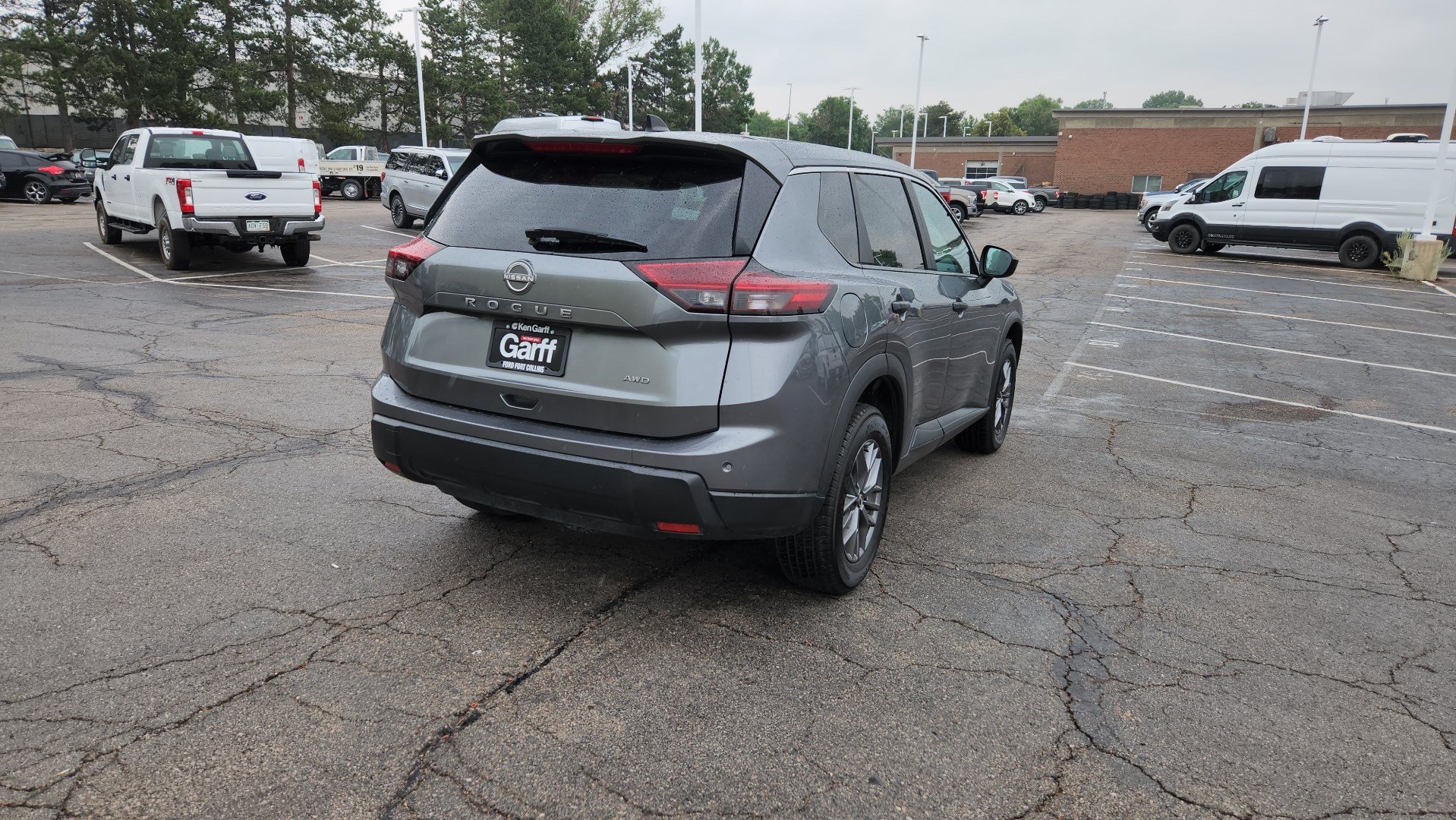 Used 2024 Nissan Rogue S AWD/4WD image 10