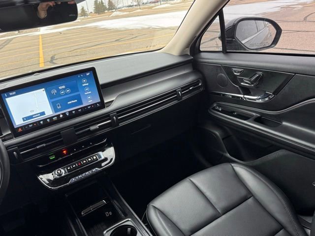 Used 2024 Lincoln Corsair Premiere w/ Equipment Group 101A image 15