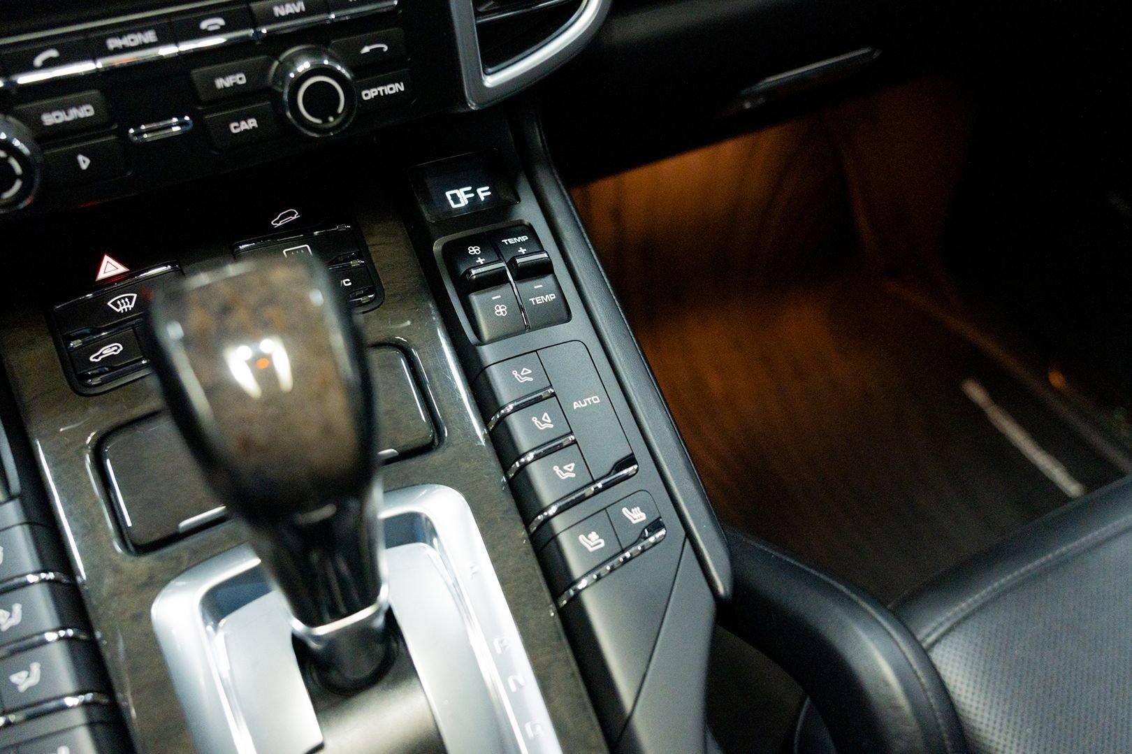 Used 2014 Porsche Cayenne GTS AWD/4WD image 47