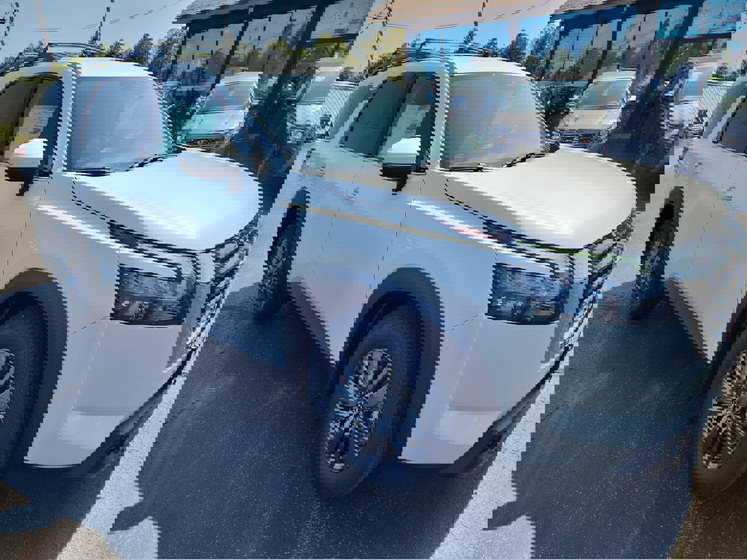 New 2025 Nissan Pathfinder SV image 2