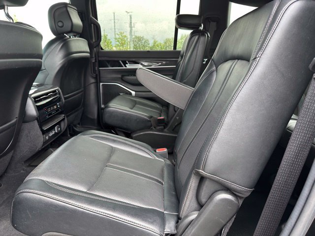 Used 2022 Jeep Wagoneer Series III w/ Convenience Group I AWD/4WD image 13