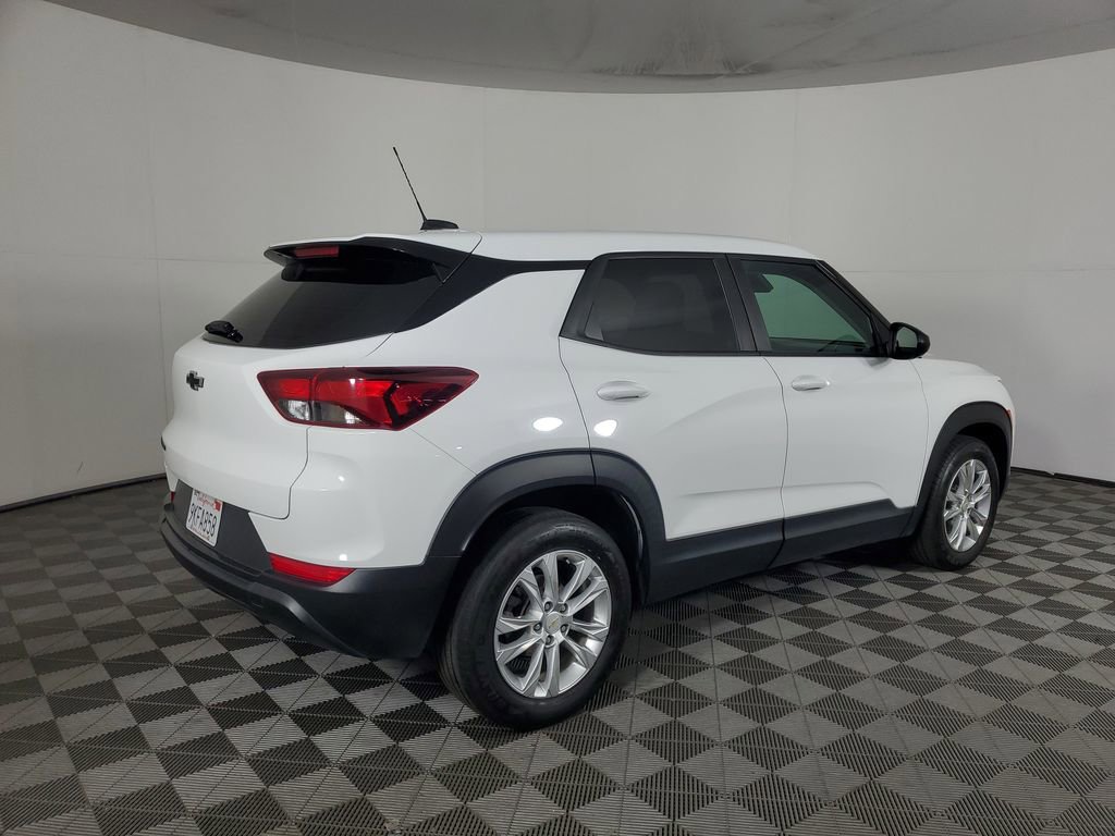 Used 2023 Chevrolet TrailBlazer LS w/ LPO, Blackout Package FWD image 4