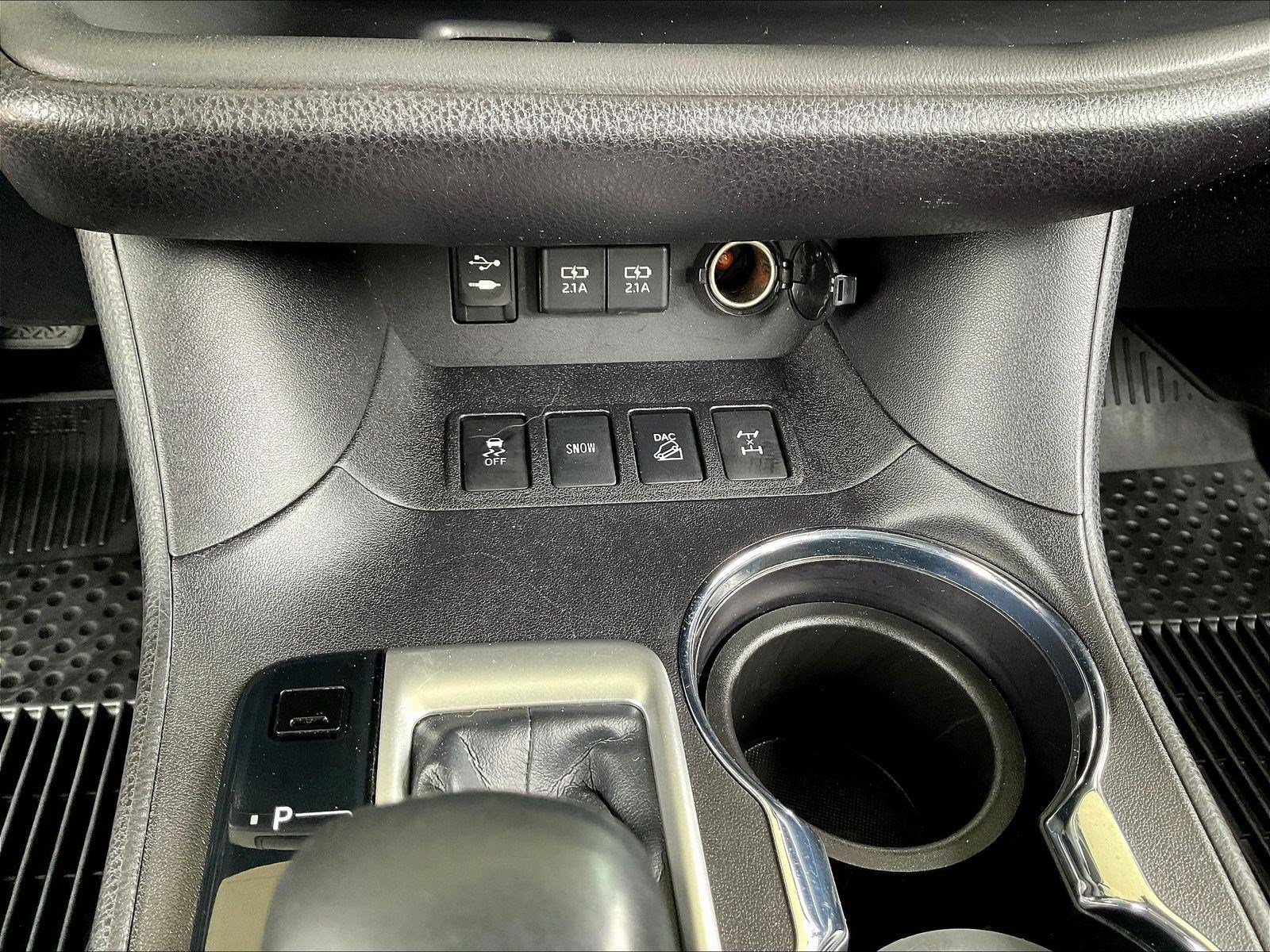 Used 2019 Toyota Highlander SE AWD/4WD image 15