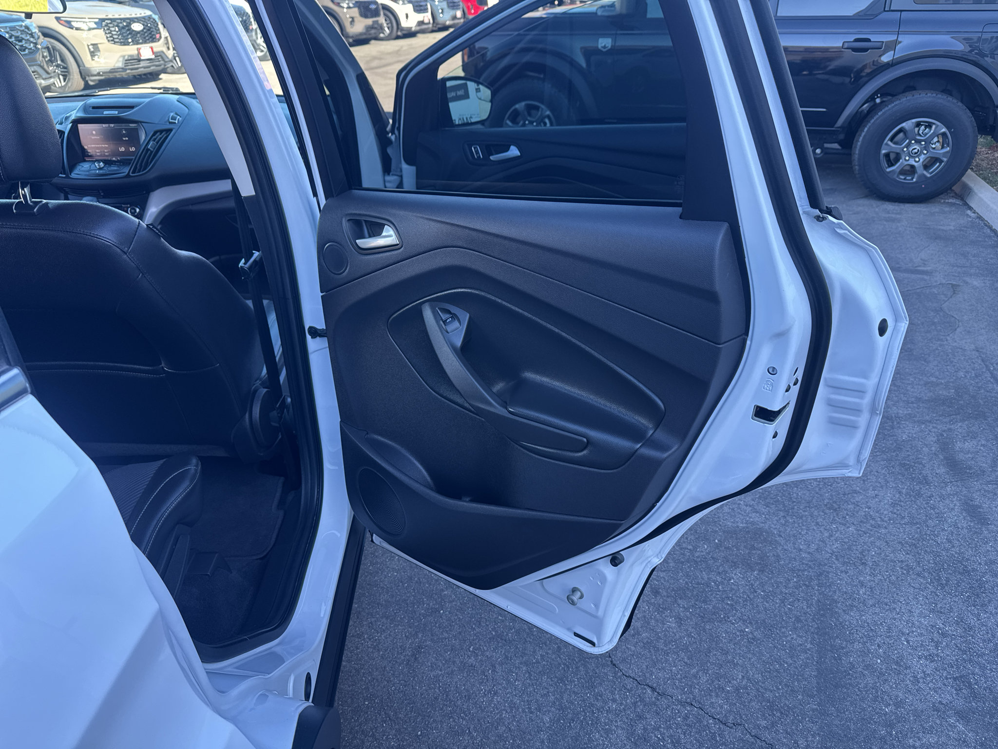 Used 2015 Ford Escape SE w/ SE Chrome Package FWD image 18