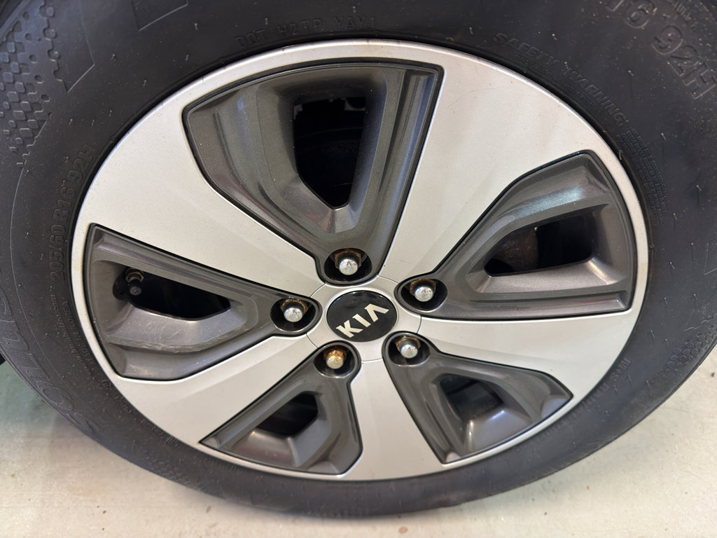 Used 2018 Kia Niro LX FWD image 33