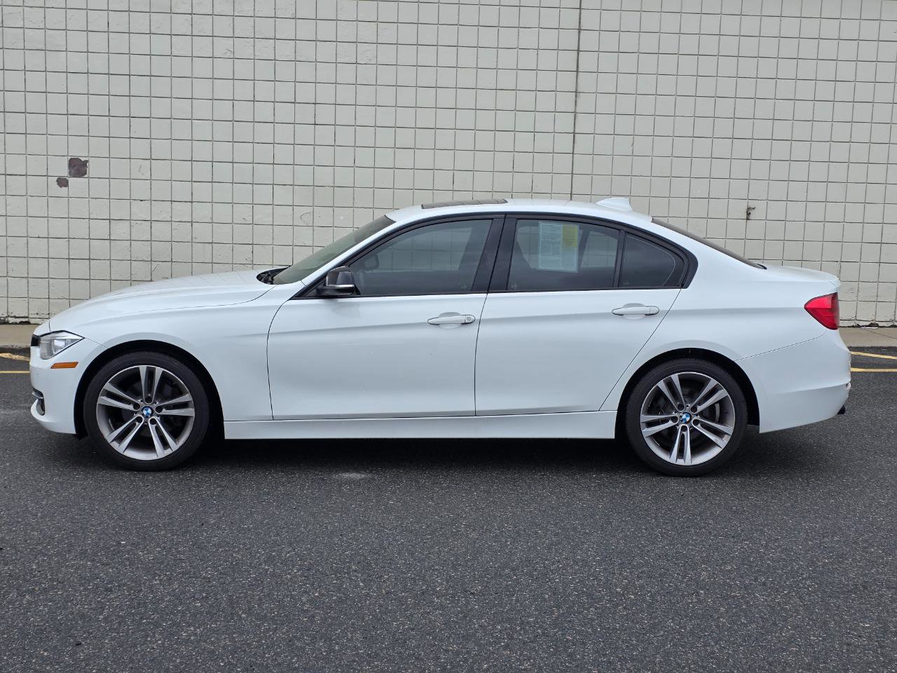 Used 2014 BMW 328i xDrive Sedan AWD/4WD image 4