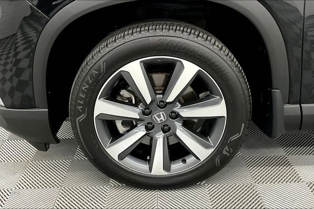 Used 2025 Honda Pilot Touring image 10