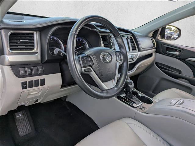 Used 2019 Toyota Highlander XLE image 10