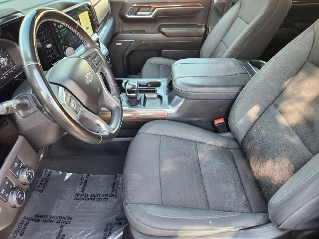 Used 2024 Chevrolet Silverado 1500 LT Trail Boss w/ Convenience Package II AWD/4WD image 4