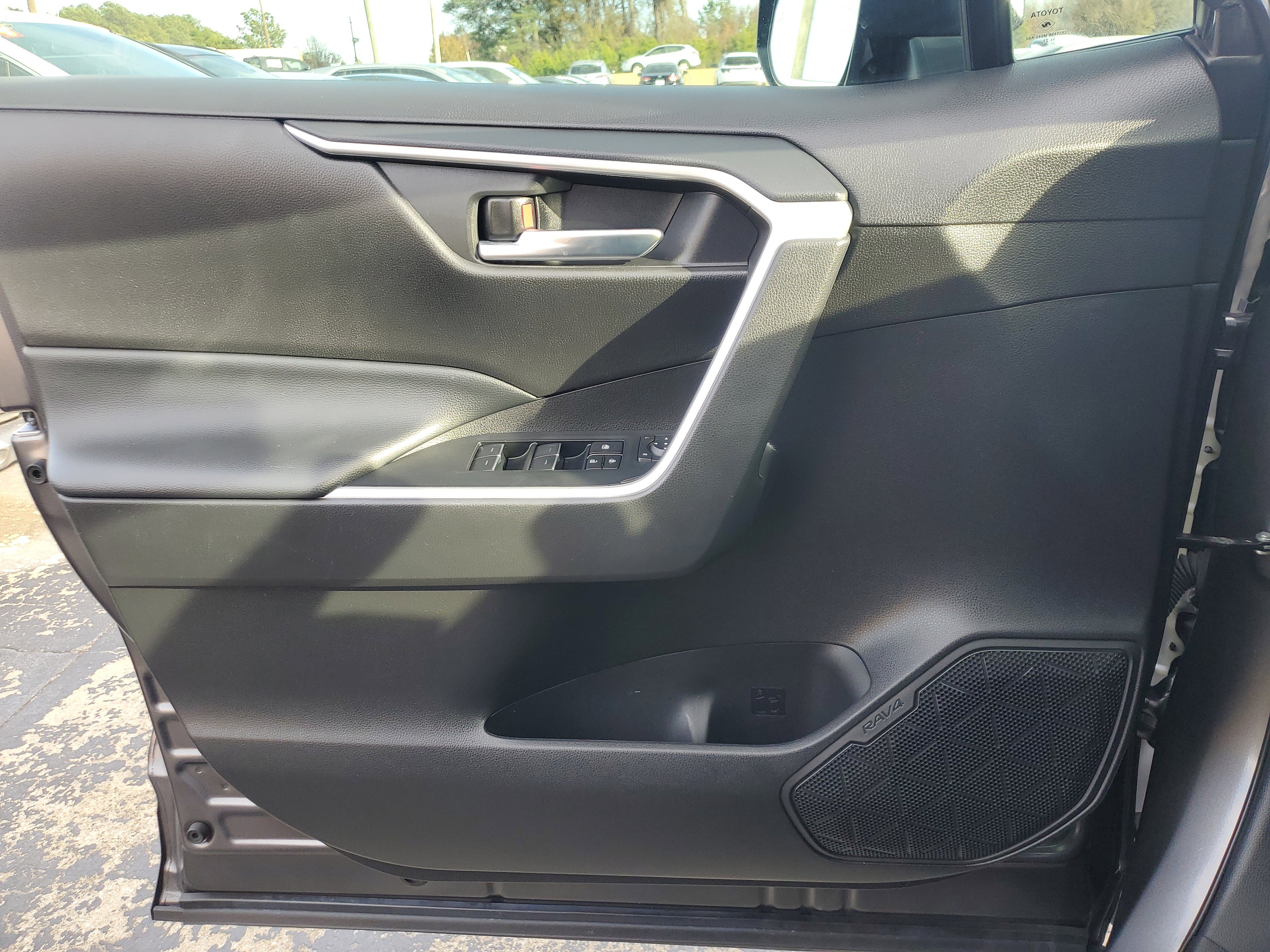 Used 2022 Toyota RAV4 XLE image 30