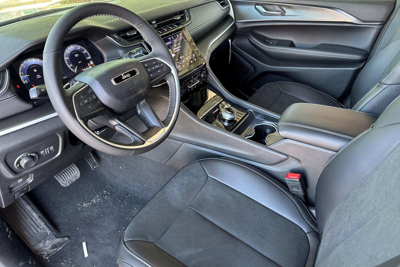 Certified 2025 Jeep Grand Cherokee L Altitude image 9