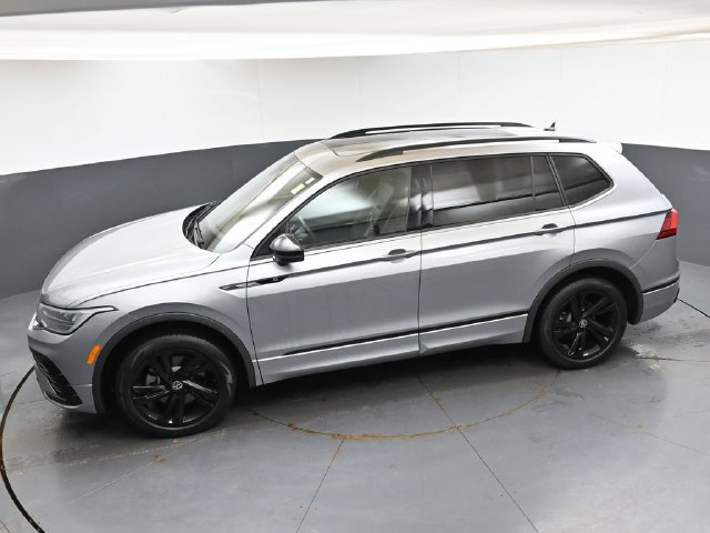Used 2024 Volkswagen Tiguan SE R-Line AWD/4WD image 38
