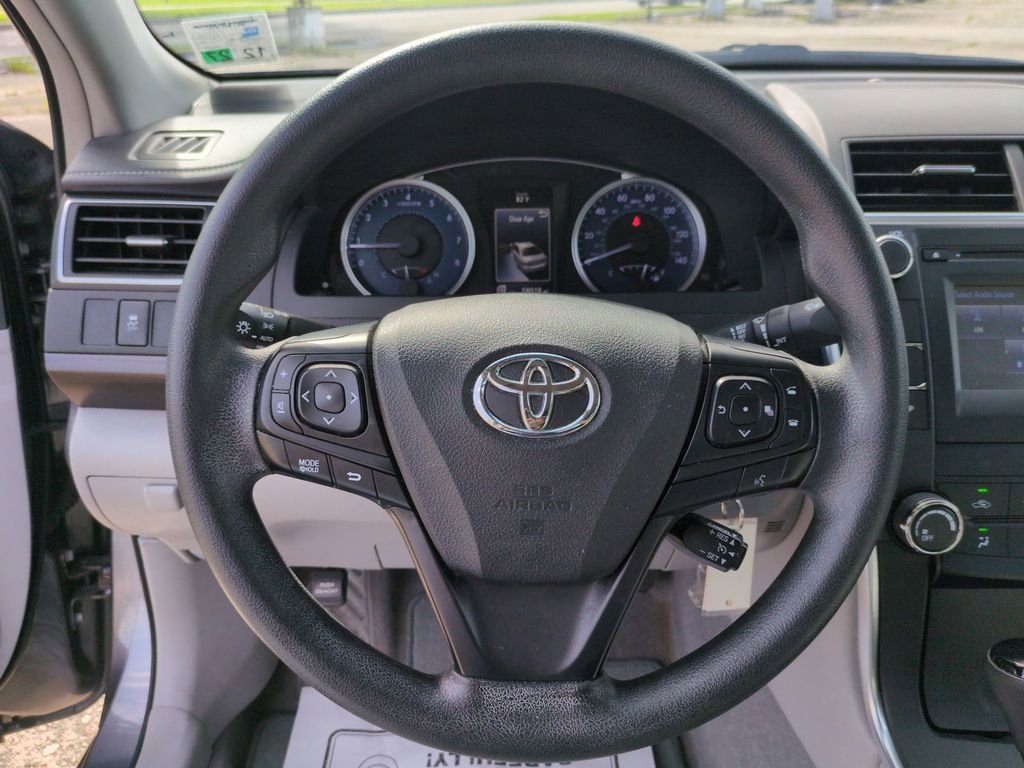 Used 2017 Toyota Camry LE FWD image 16