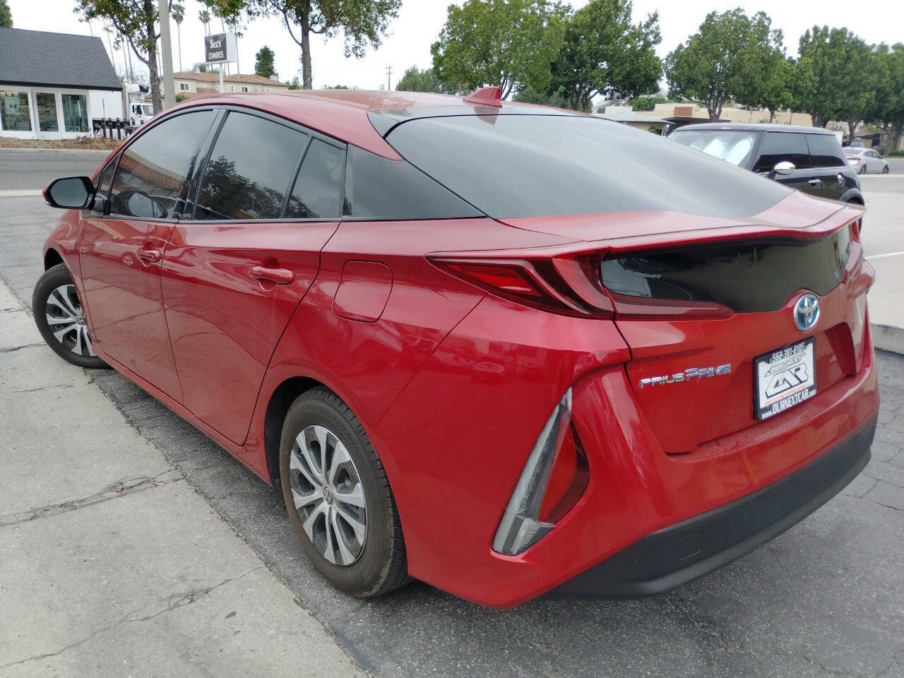 Used 2018 Toyota Prius Prime Premium w/ Carpet Mat Package FWD image 5