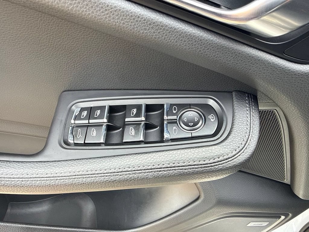Used 2024 Porsche Macan AWD/4WD image 17