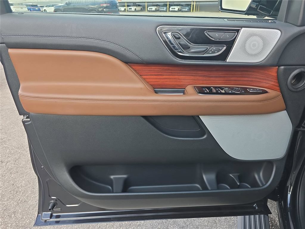 Certified 2024 Lincoln Navigator Reserve AWD/4WD image 19