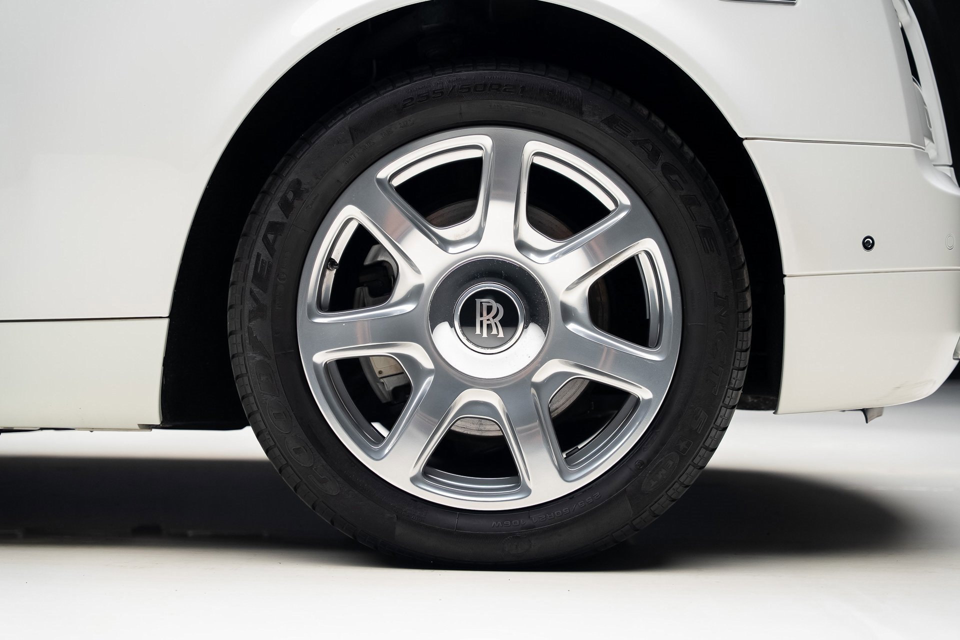 Used 2013 Rolls-Royce Phantom Drophead Coupe image 40